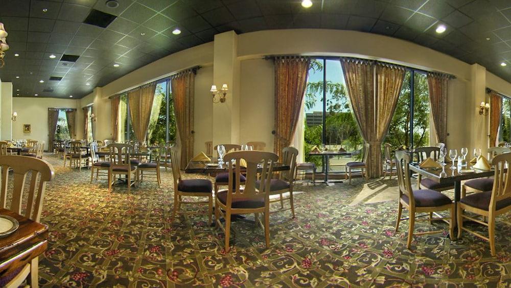 Hotel Zessa Orange County Airport, A Doubletree By Hilton Santa Ana Eksteriør billede