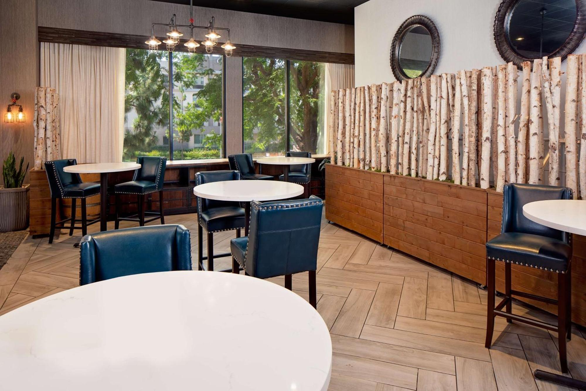 Hotel Zessa Orange County Airport, A Doubletree By Hilton Santa Ana Eksteriør billede