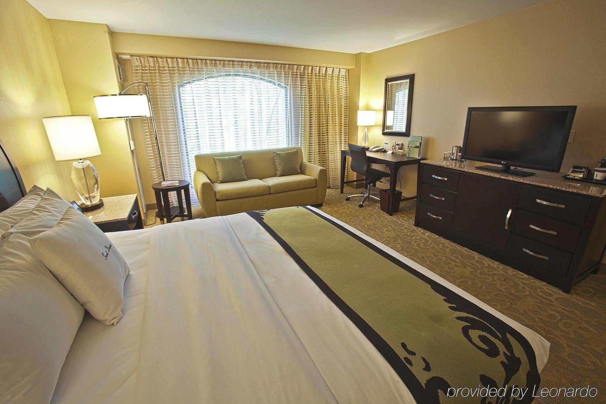 Hotel Zessa Orange County Airport, A Doubletree By Hilton Santa Ana Værelse billede