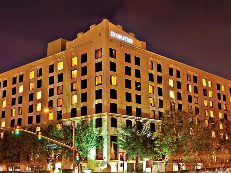 Hotel Zessa Orange County Airport, A Doubletree By Hilton Santa Ana Eksteriør billede